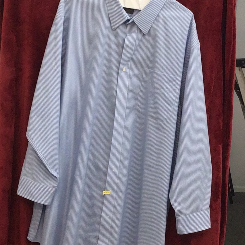 Men’s big and tall Dress shirt. Excellent condition. Size 22. DXL Gold Series